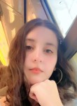 Yasmina, 18  , Paris