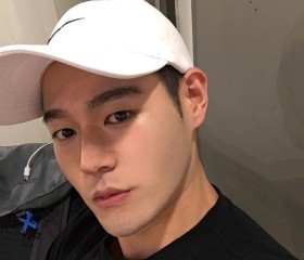 Young Lee, 30, London