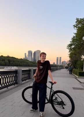 Артём из Washington D.C. 19 лет