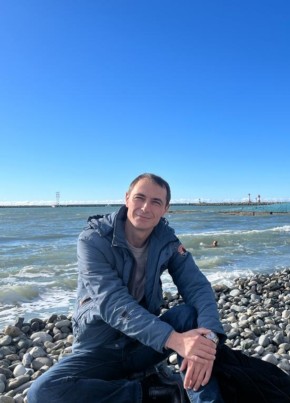 Максим из Казани 42 года
