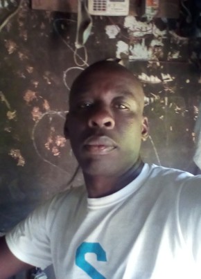 James из Kisumu 40 лет
