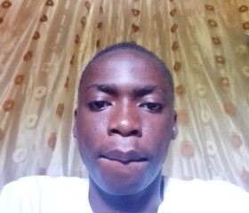 Tinashe, 24, Mutare