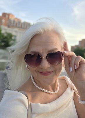 Лариса из Москвы 60 лет