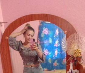 Som, 21, Lampang