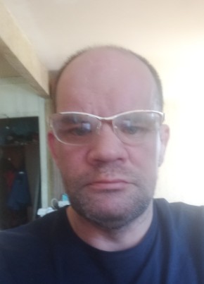 Толик из Ломоносова 47 лет