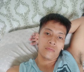 Skirt, 29, San Pedro