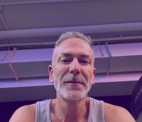 Andrew, 46, Montreal