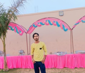 Yogi, 18, Delhi