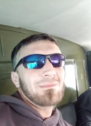 Расул из Нового Уренгоя 33 года