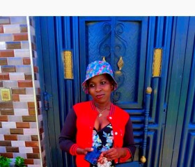 Lillian, 20, Nairobi
