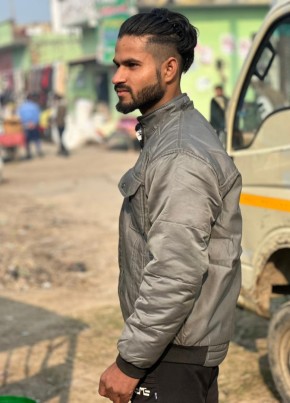 Gulfam farugi, 21, India, New Delhi