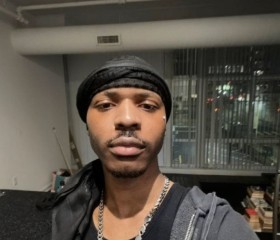 Goldstarling, 21, Los Angeles