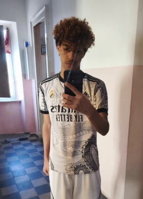 Soufiane из Torino 18 лет