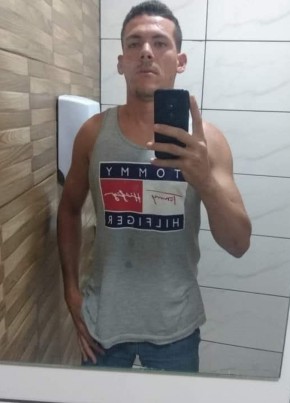 Jonathan Souza из Macaé 32 года