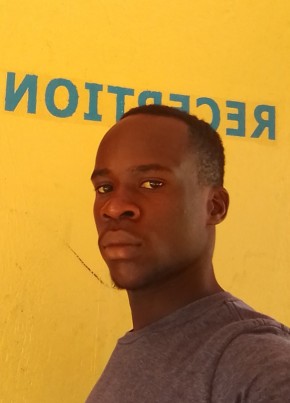 Jackson из Mbarara 24 года