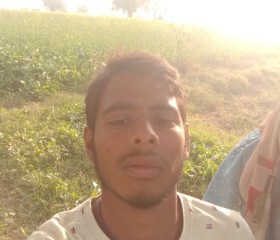 अनिल यादव, 18, Lucknow