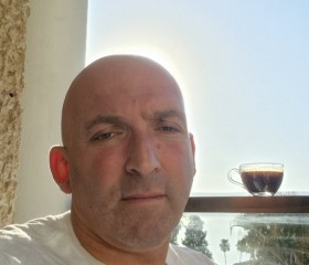 Sasha, 50, East Jerusalem