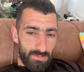 Issa, 30, Bayt Jala