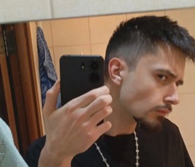 Ilya, 18, Slough