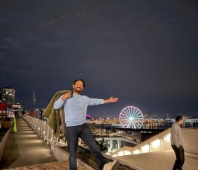 Prak, 36, Bellevue (State of Washington)