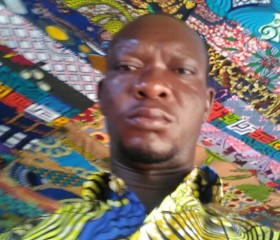 Aholu komla Gilb, 45 лет, Lomé