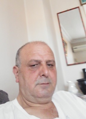 Sezgin, 54, Türkiye Cumhuriyeti, İstanbul