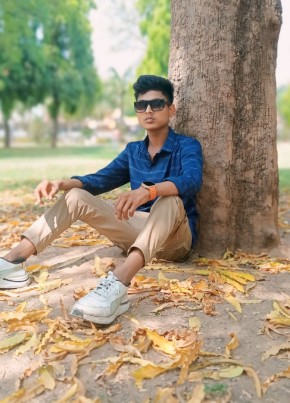 Sunil Zala, 19, India, Vadodara