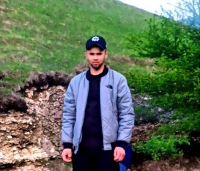 Azizbek, 23, Washington D.C.