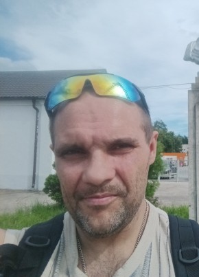Денис из Калуги 44 года