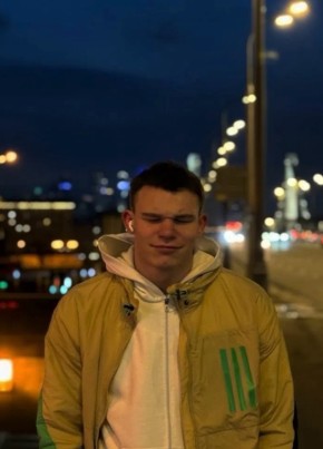 макс из Сергиев Посада 19 лет