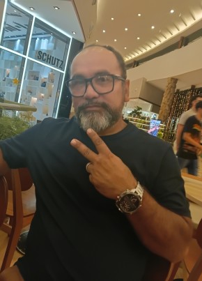 Yvel из Manáos 54 года