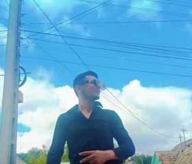 Robert, 18, Baltatesti
