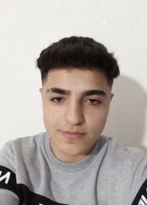 Muhamet, 18, Türkiye Cumhuriyeti, İstanbul