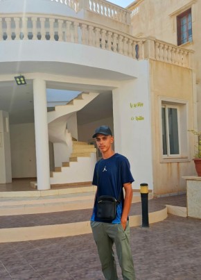 Khalil из Aïn Temouchent 22 года