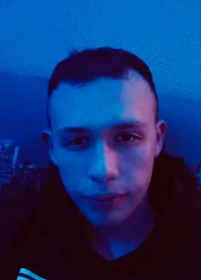 Максим из Вичуги 19 лет