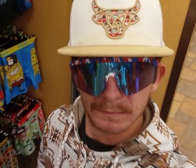 Cowboy Marcus, 18, Minot