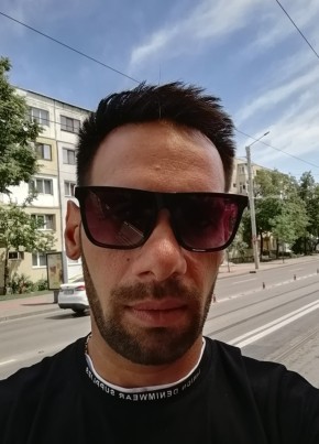 Radu, 32, Romania, București