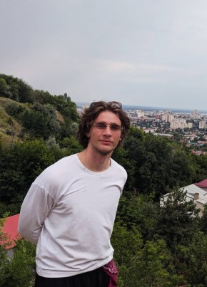 Артём из Саратова 19 лет