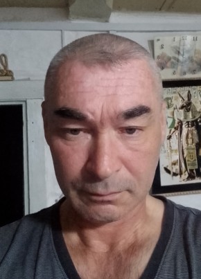 Ринат из Альметьевска 48 лет