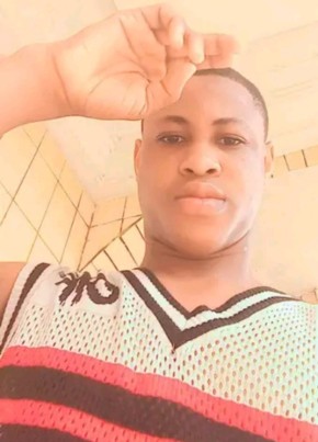 David из Cotonou 22 года