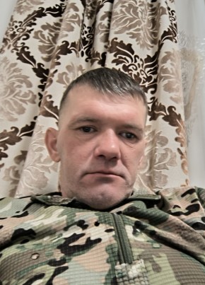Денис из Саратова 44 года