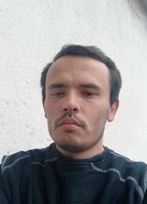 Milos  Djelic из Лесковаца 32 года