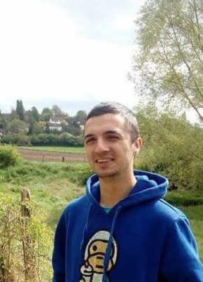 Christopher, 22, République Française, Nevers
