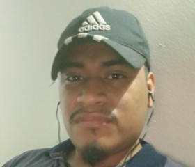 Revaldo, 22, Paramaribo