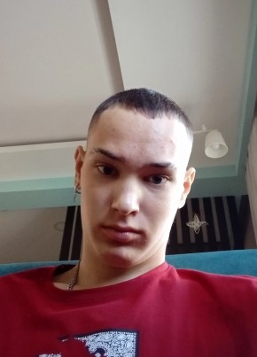 Алексей веретенн из Глазова 22 года
