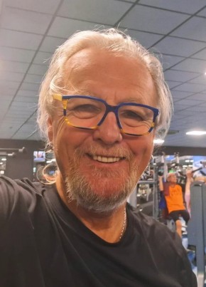 Mike из Naaldwijk 70 лет