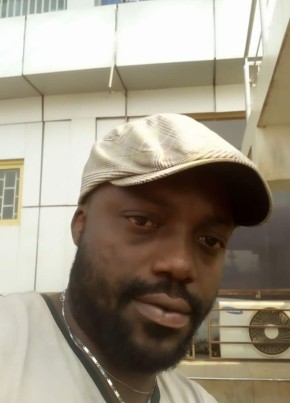 Victor , 46, Ghana, Accra