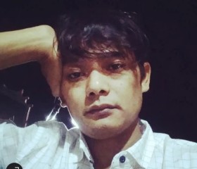 Bambang, 18, Surakarta