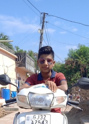 Rathod Vishvas, 21, India, Amroli