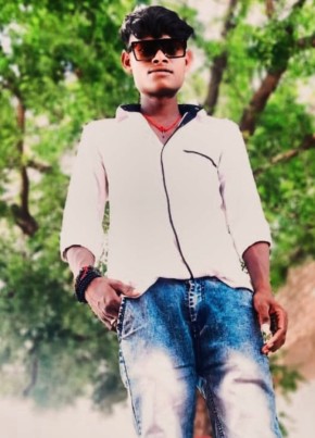 Ashok bachhaniya, 20, India, New Delhi